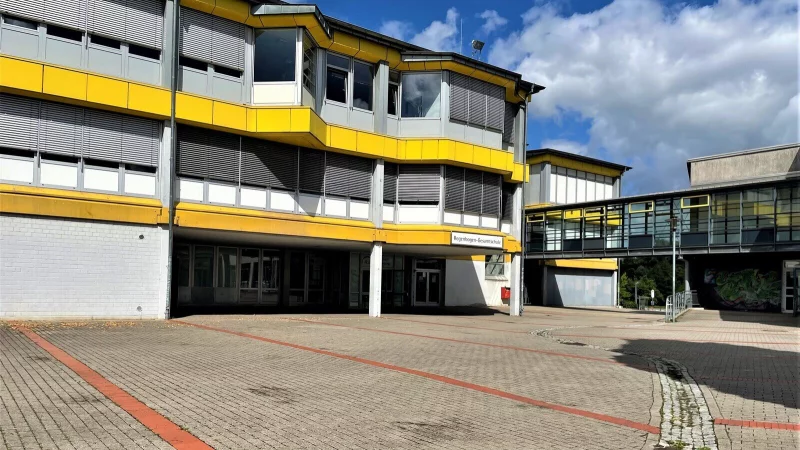 Am vergangenen Freitag offenbar Ort eines ziemlichen Tohuwabohus: die Regenbogen-Gesamtschule in Spenge. - &copy; Marlene Walkenhorst