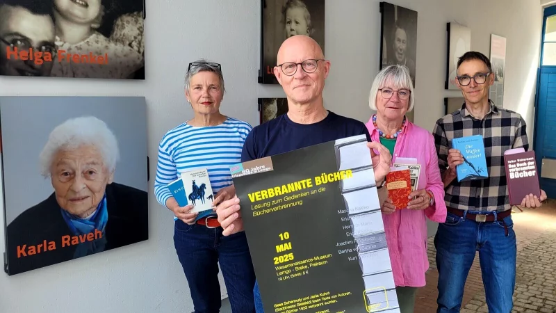 Erinnern an die Bücherverbrennungen 1933: Annette Paschke-Lehmann (von links), Detlef Höltke, Liesel Kochsiek-Jakobfeuerborn und Andi Wolff. - © Katrin Kantelberg