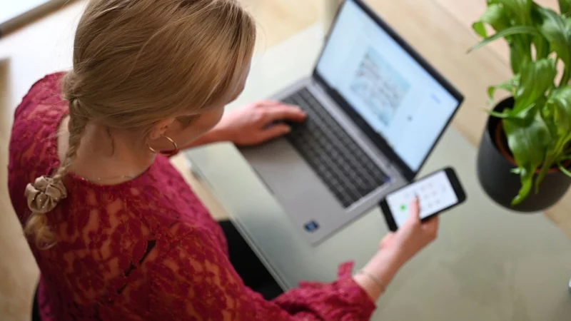 Genaue Kontrolle von elektronischer und auch ärztlicher Patientenakte ist der erste Schritt, um falsche Diagnosen zu finden. Letztere muss allerdings explizit angefordert werden. - © Helena Dolderer/dpa/dpa-tmn