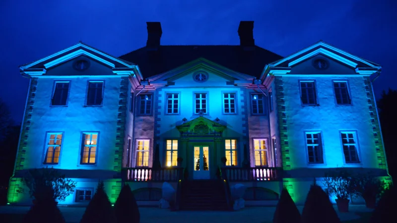 Im Jahr 2018 erstrahlte erstmals wieder die Schlossbeleuchtung an der S&uuml;dfassade. Der F&ouml;rderverein Schloss und Schlossgarten Schieder hatte daf&uuml;r gesorgt. - &copy; Archivfoto: Andr&eacute; Gallisch