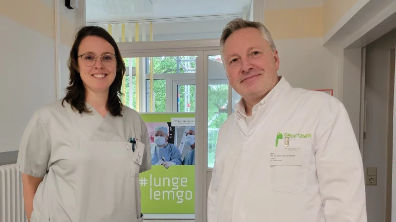 Gesundheitsberaterin Katharina Heisig und Chefarzt Dr. Jan Groetzner wollen Rauchern in Lippe helfen. - © Vasco Stemmer