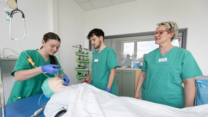 Besonders die Pflege ist auf dem Vormarsch der Ausbildungsgehälter. - © Niklas Tüns