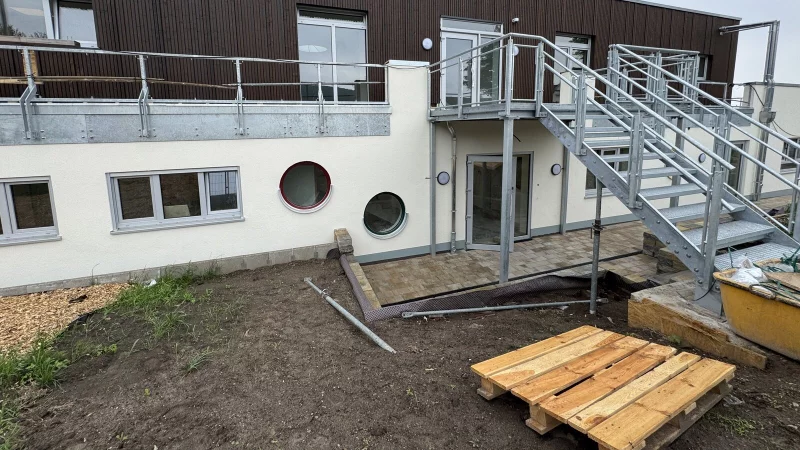 Der Neubau der Kita am Elkenbreder Weg nimmt aktuell seine endgültige Form an. Die wesentlichen Arbeiten stehen vor dem Abschluss. - © Sven Kienscherf