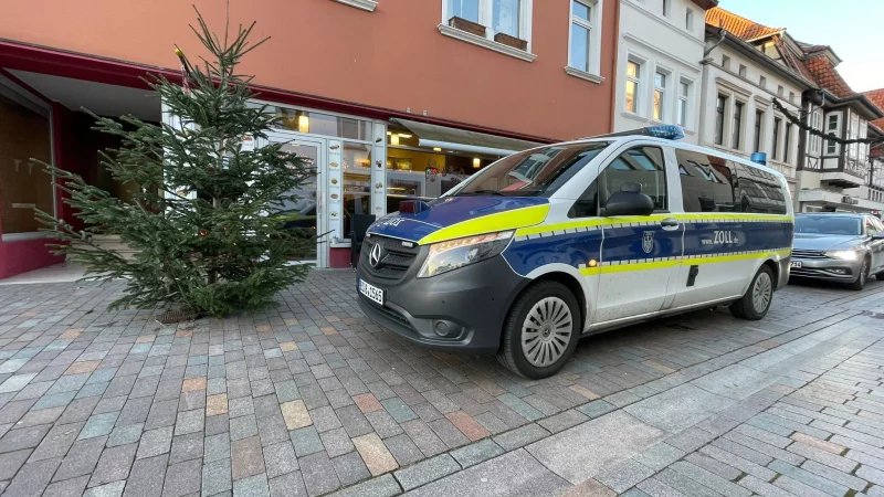 Der Zoll war in Lemgo auf der Suche nach unversteuerten Nikotinprodukten. - &copy; Frank Schr&ouml;der