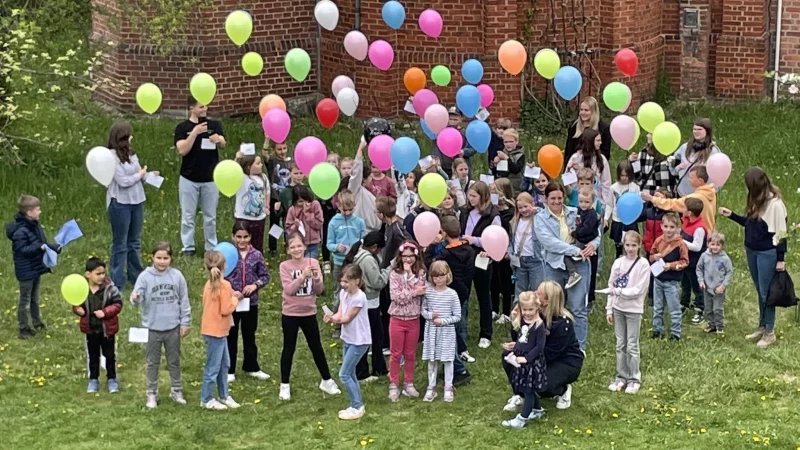 Die Luftballons, die die Chilli-Besucher zum zweiten Geburtstag schwenken, sind ein Symbol f&uuml;r die Vielfalt der Angebote. - &copy; SOS Beratung