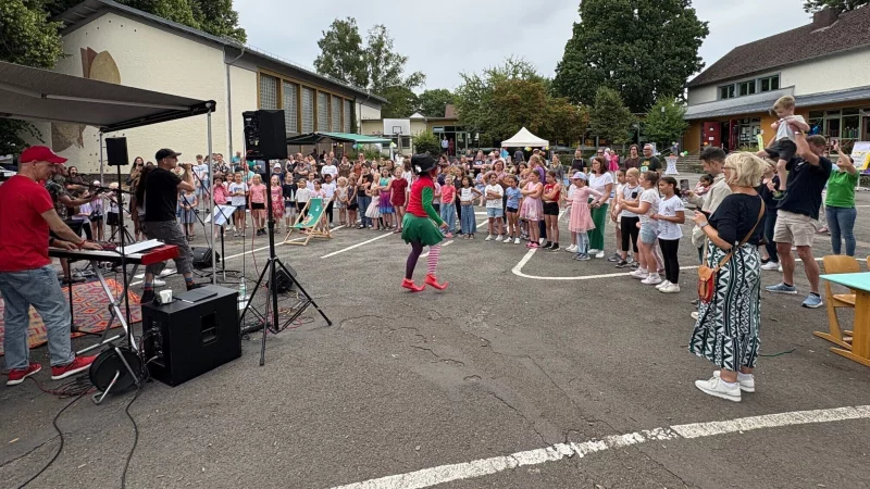 Es war viel los auf dem Schulhof der OGS - &copy; Stiftung Eeben-Ezer