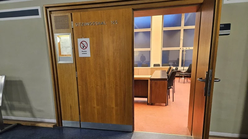 Ein 29-Jähriger soll von Bad Salzuflen aus Drogen in großem Stil verkauft haben. Jetzt muss sich der Mann vor dem Landgericht Detmold verantworten. - © Janet König