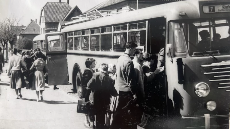 Mit dem Linienbus 7 ist Ludger Ostermann damals von Falkenhagen bis nach Blomberg zur Schule gefahren. Das hat rund anderthalb Stunden gedauert, wie er berichtet. - &copy; LZ-Archiv
