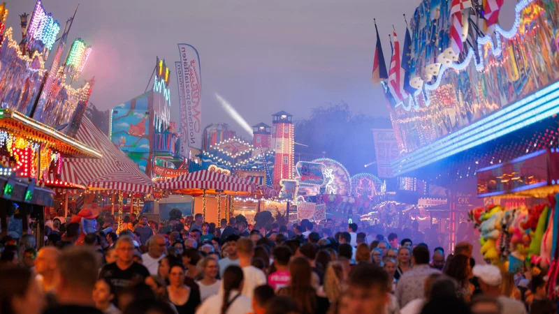 Die Stadt Lübbecke feiert wieder ihre "Fünfte Jahreszeit". Auf dem Festgelände geht es rund. - © Oliver Krato/Stadt Lübbecke