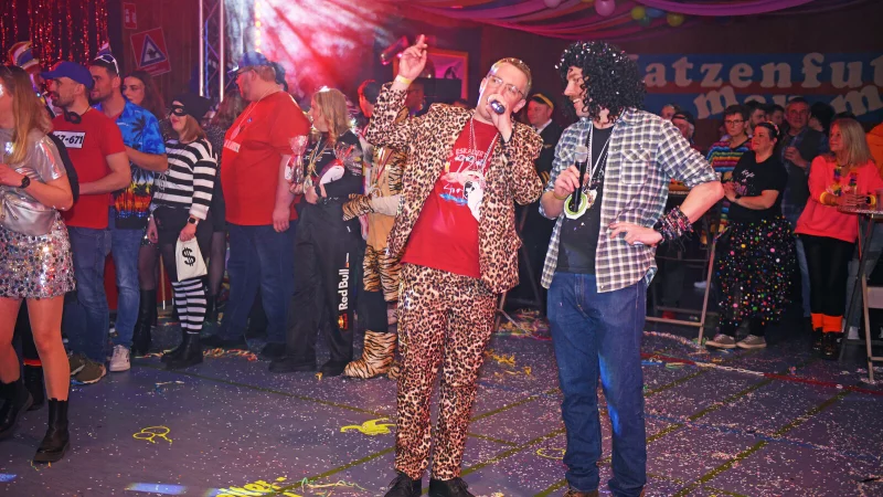 Gute Stimmung beim Katzenfutter-Karneval in Vo&szlig;heide. - &copy; Nicole Ellerbrake