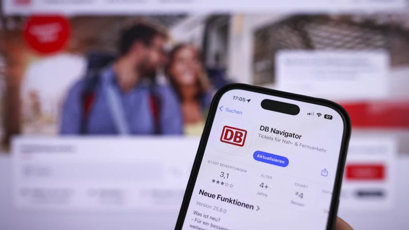 Am 19. Mai 2025 wird das Landgericht Frankfurt &uuml;ber die Rechtm&auml;&szlig;igkeit der Datenverarbeitung in der Bahn-App DB Navigator entscheiden. - &copy; picture alliance/dpa