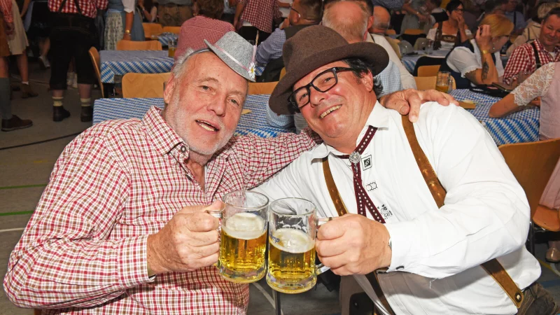 Beim Oktoberfest in der Mehrzweckhalle Alverdissen wird zünftig gefeiert. - © Nicole Ellerbrake