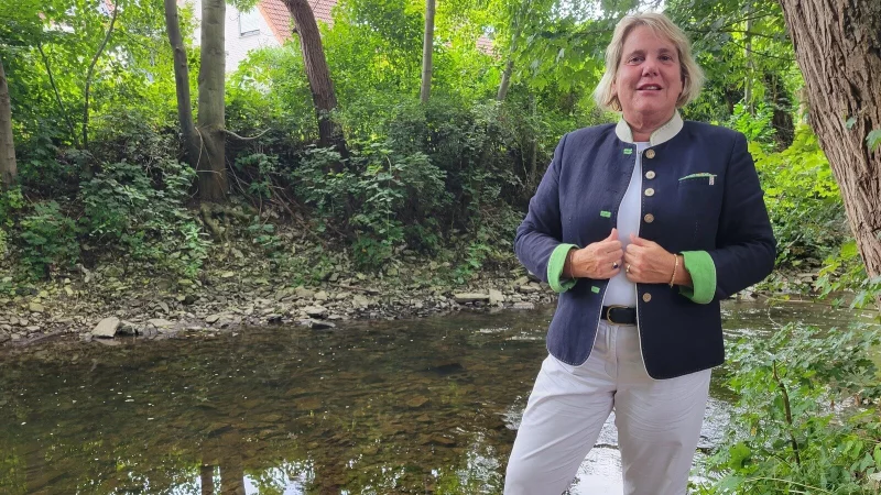 Die Werre bedeutet Martina Hannen viel. Am Flussufer haben wir sie zum Interview getroffen. - &copy; Vasco Stemmer