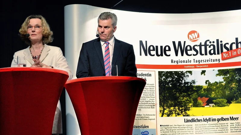 Da war sie noch B&uuml;rgermeisterin. Ursula Herbort und ihr Herausforderer Dirk Becker, dem sie bei der Wahl unterlag, bei der Podiumsdiskussion im Vorfeld der Wahl 2015. Foto: Barbara Franke - &copy; Barbara Franke