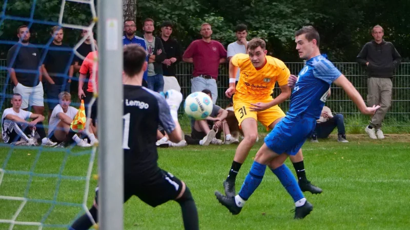 Ex-TBV-Torjäger Louis Hagemann kam gegen Jannis Wehmeier kaum zur Entfaltung. - © Jörg Hagemann