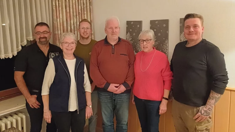 Der Vorstand des Ziegler- und Arbeiterverein mit dem stellvertretenden Vorsitzenden Christian Kühn (von links), Kassiererin Marianne Adam, dem stellvertretenden Kassierer Nils Lücking, dem dritten Vorsitzenden Dirk Rügge, Schriftführerin Elke Grundmann und dem Vorsitzenden Michael Strate. - © Ziegler- und Arbeiterverein Westorf