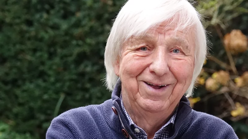 Rolf Everding war erfolgreich als Innenarchitekt, moderierte in den 70er Jahren im ZDF und hat nun erneut ein Buch geschrieben. - © Axel Bürger