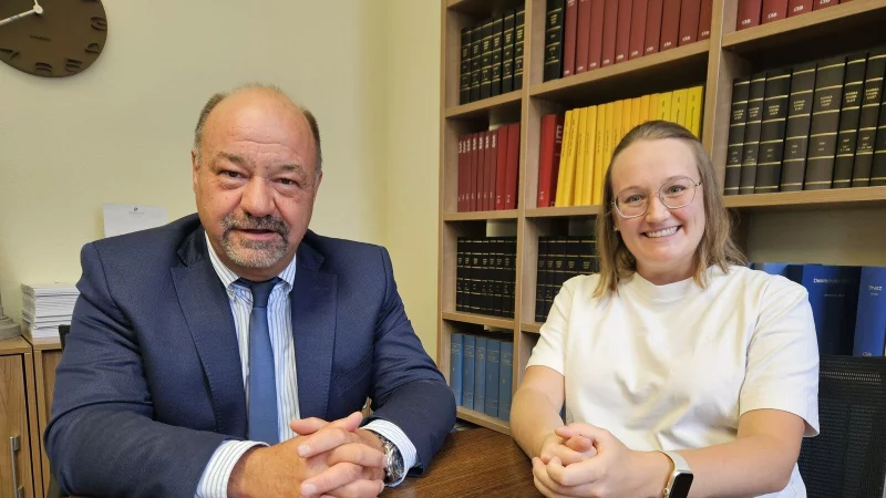 Wolf-Dieter Töller, Rechtsanwalt und Notar, und seine Kanzlei-Kollegin Anna-Luise Burg, Fachanwältin für Erbrecht, klären über die Tücken bei Testamenten auf. - © Janet König