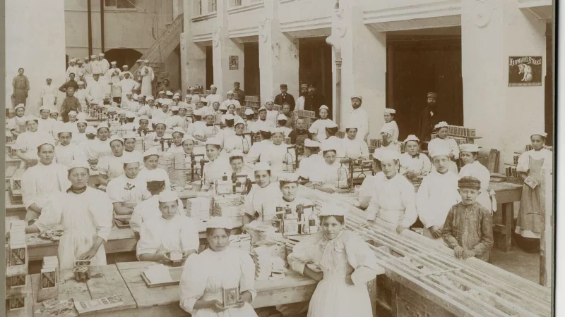 Um 1900 herum besch&auml;ftigten die St&auml;rkefabriken rund 1200 Menschen - eine gigantische Zahl f&uuml;r die damalige Zeit. - &copy; Stadtarchiv Bad Salzuflen