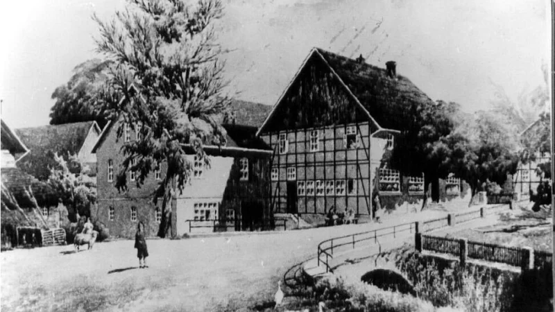 Der Lindenkrug in Almena war einst ein beliebter Treffpunkt. - &copy; Sammlung Ulrike Frevert