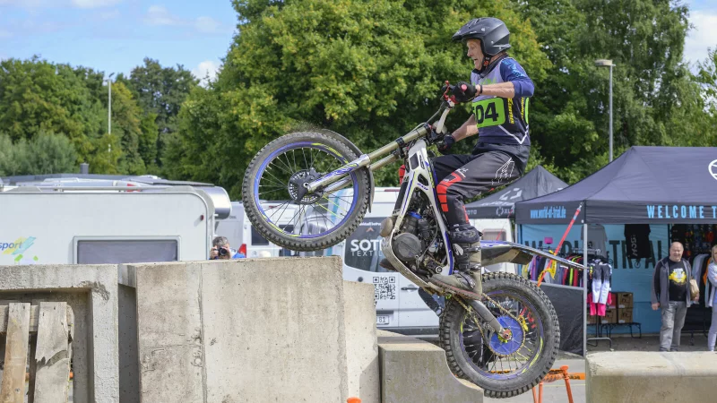 Uwe Albertsmeier, für den MSC Wüsten e.V. startend, kämpft in der letzten Sektion gegen die Schwerkraft. - © Egon Penner