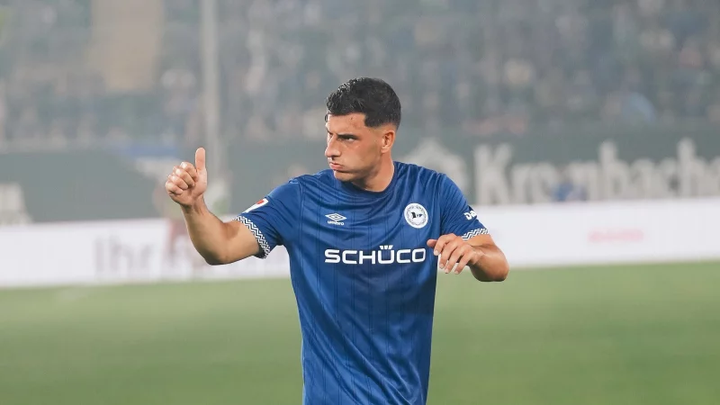 Stefano Russo, Mittelfeldstratege vom DSC Arminia Bielefeld, nimmt am 21. OWL-Sportstudio in Detmold teil. - &copy; J&ouml;rg Hagemann