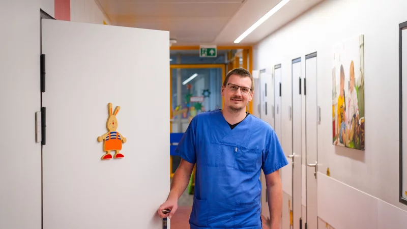 Er ist der neue Chefarzt der Klinik f&uuml;r Kinder- und Jugendmedizin der Kreiskliniken Herford-B&uuml;nde (KKHB) am Klinikum Herford: Christoph Klinkenberg. - &copy; Kathrin Weege