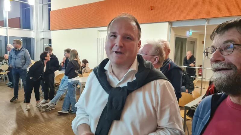 Kann seinen Erfolg kaum fassen: Blombergs B&uuml;rgermeister Chriustoph Dolle gewinnt die Wahl mit mehr als 67 Prozent der Stimmen - &copy; Marianne Schwarzer