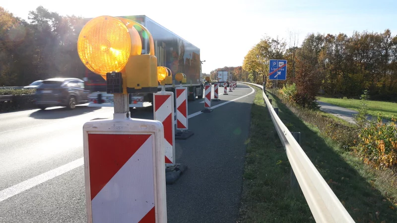 Die zust&auml;ndige Autobahnmeisterei hat den A33-Rastplatz "Lippesee West" in Fahrtrichtung Bad W&uuml;nnenberg vor&uuml;bergehend gesperrt. - &copy; Rajkumar Mukherjee