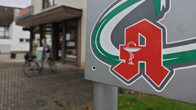 Die Apothekerschaft im Kreis Höxter warnt vor einem Apothekensterben. Schon jetzt versorgen die verbleibenden 27 Apotheken im Kreis Höxter rechnerisch jeweils mehr als 5200 Menschen. - © Svenja Ludwig