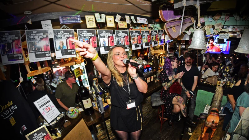 Teilnehmerin Eveline aus Dortmund kann mit Helene Fischer und Andrea Begr überzeugen. - © Nicole Ellerbrake