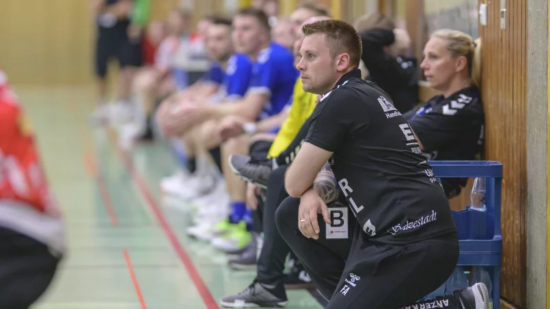 Bad Salzuflens Trainer Fabian Arning stimmt seine Truppe derzeit auf die neue Saison ein. - &copy; Egon Penner