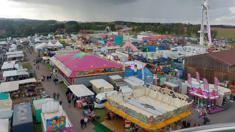 Dunkle Wolken über Wilbasen: Ab kommendem Jahr muss einiges getan werden, um die Kirmes zu erhalten. - © Archivfoto: Michaela Weiße