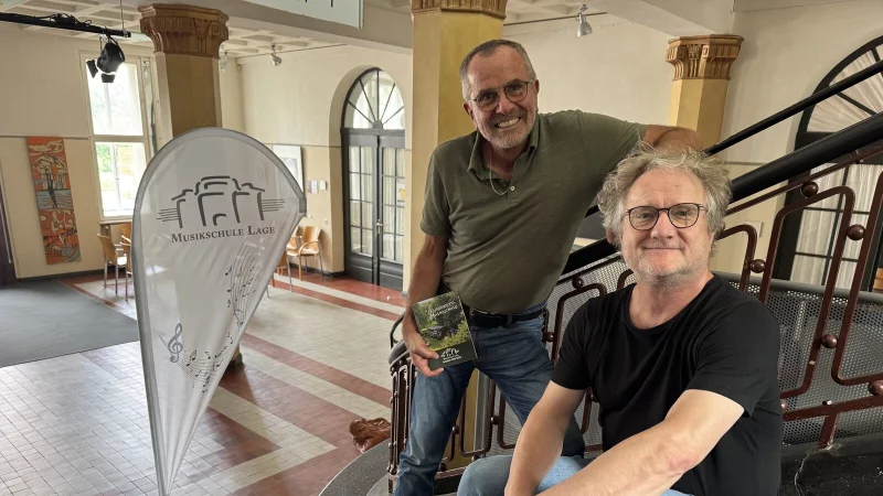 Markus Kr&uuml;ger und Klaus Landrock (von rechts) engagieren sich im Vorstand des F&ouml;rdervereins der Musikschule und lieben die Konzerte im Foyer des Technikums. - &copy; Sandra Castrup