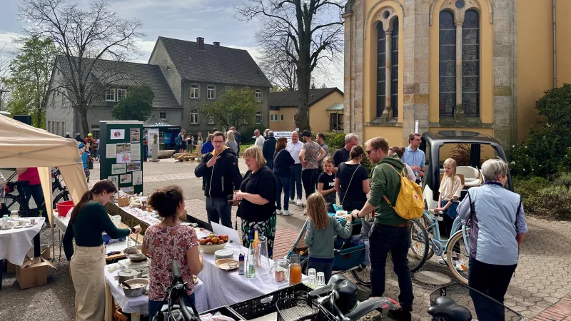 Wie im vergangenen Jahr verwandelt sich auch am 18. Mai der Bereich um das Rathaus in einen bunten Markt der nachhaltigen M&ouml;glichkeiten - &copy; Bildrechte: Gemeinde Schlangen