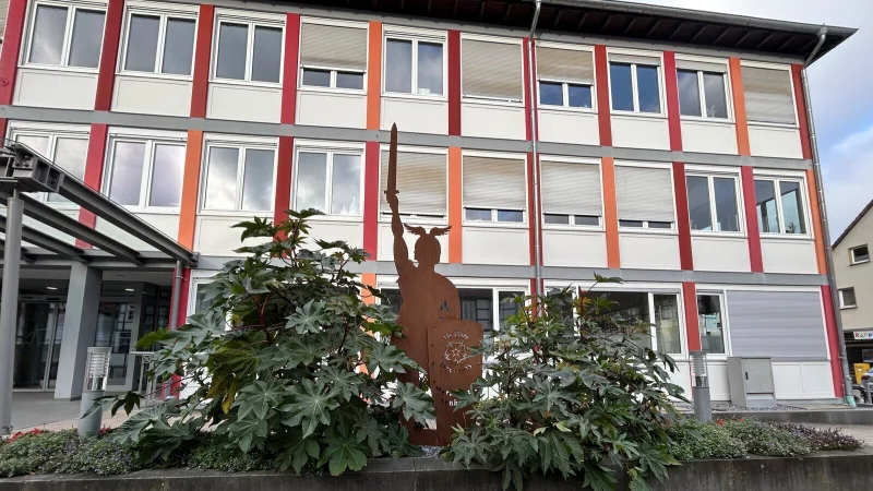 Der Hermann soll vor dem Rathaus bleiben. - &copy; Stadt L&uuml;gde