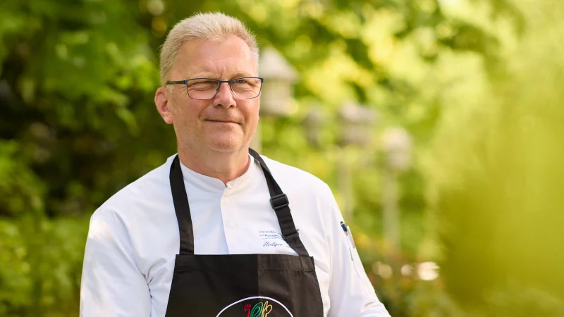 Holger Lemke, Inhaber und Küchenchef des Restaurants „Windmühle Fissenknick“ in Horn-Bad Meinberg im Kreis Lippe. - © Hendrik Lemke Fotografie