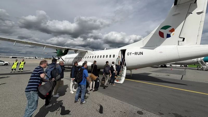 Das Flugzeug der Skyhub PAD, hier am Airport in M&uuml;nchen, hat 70 Sitzpl&auml;tze. - &copy; Jens Reddeker