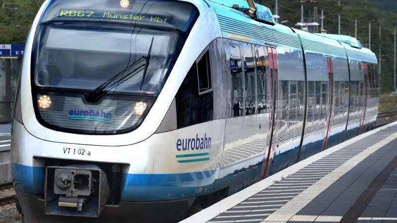 Seit Monaten kommt es auf einigen OWL-Bahnlinien zu Einschränkungen und Fahrplanreduzierungen. Jetzt nehmen einige Linien den Fahrplan wieder auf. - © Andreas Frücht