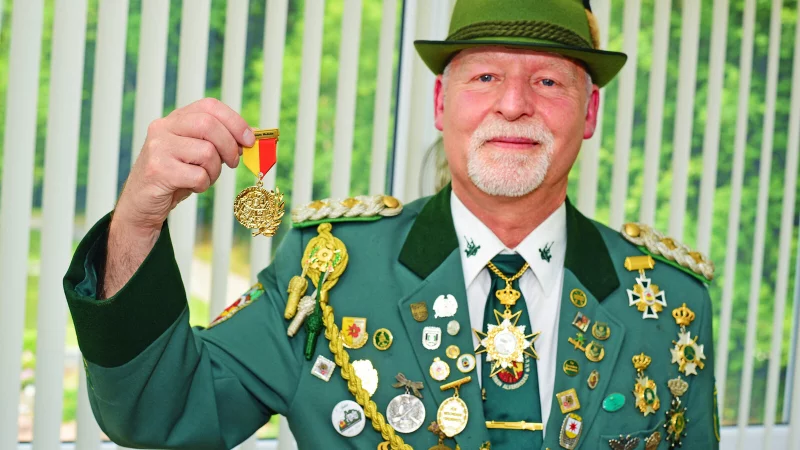 Hochdekoriert: J&ouml;rg Kleemann hat das Amt es Obersts in j&uuml;ngere H&auml;nde gegeben. - &copy; Nicole Ellerbrake