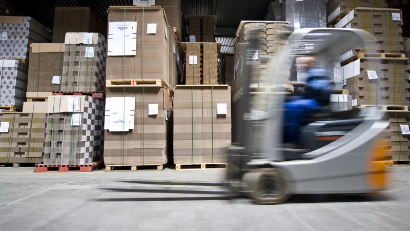 Einige Betriebe konnten 2025 nicht alle Lehrstellen besetzen. In OWL sind beispielsweise noch 39 Ausbildungspl&auml;tze f&uuml;r Fachkr&auml;fte f&uuml;r Lagerlogistik frei. - &copy; picture alliance