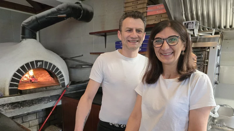 Michela Caliandro und Lebensgefährte Krunoslav Karalic wollen noch bis zum Ende des Jahres für ihre Gäste in der Pizzeria Alfano im Kreis Gütersloh da sein. - © Silke Derkum-Homburg