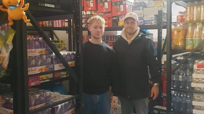 Auch Joshua Kran (links) und Robin Meier haben beim Verein "Lipper f&uuml;r Lipper" mitgeholfen. - &copy; Lipper f&uuml;r Lipper e.V.