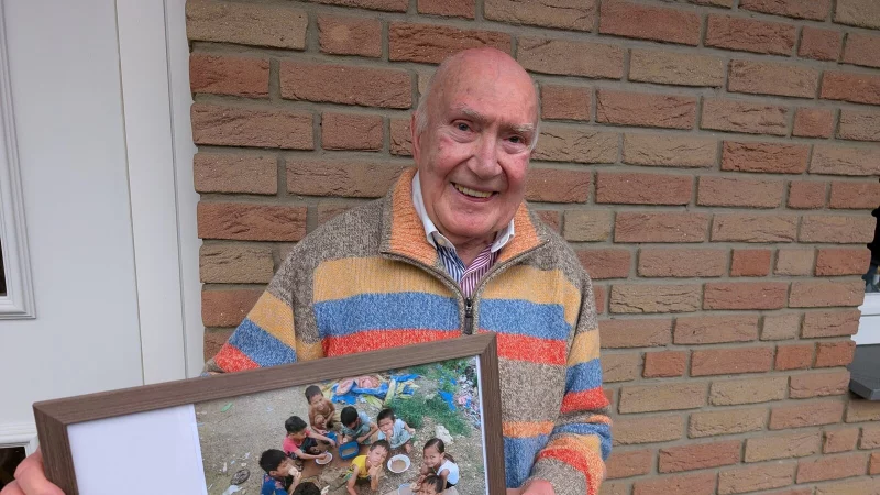 Friedrich Jittenmeier sammelt Geld für die "Müllkinder" von Cebu. Um die kümmert sich seit 40 Jahren der Pater Heinz Kulüke, zu dem der 88-Jährige in direktem Kontakt steht: "So kommt jeder Euro an." - © Annika Langhagel