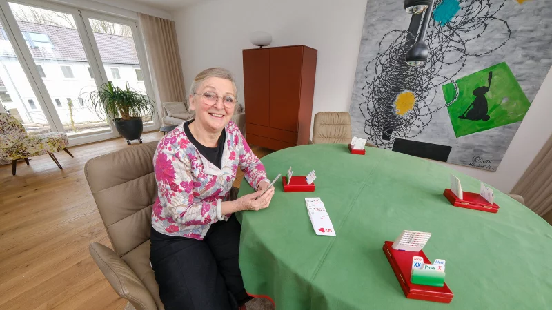 Auch ein separates Bridge-Zimmer hat sich Helga Gerster in ihrem neuen Zuhause eingerichtet. - &copy; Andreas Zobe