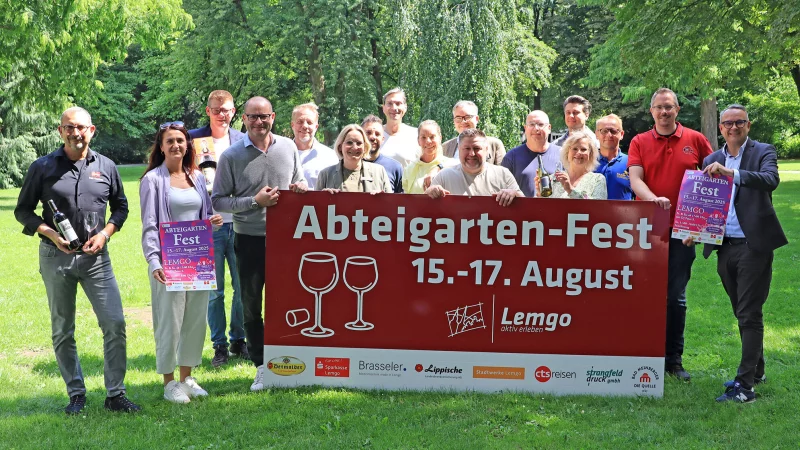 Zum besonderen Fest im gr&uuml;nen Abteigarten laden Lemgo Marketing, Gastronomen und Sponsoren ein. - &copy; Lemgo Marketing