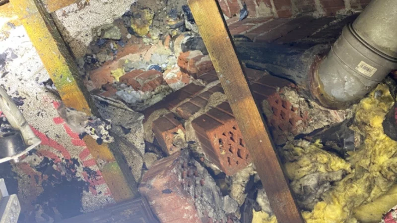 In Ehrsen-Breden entz&uuml;ndete sich in einem Dachstuhl ein Feuer. - &copy; Feuerwehr Bad Salzuflen