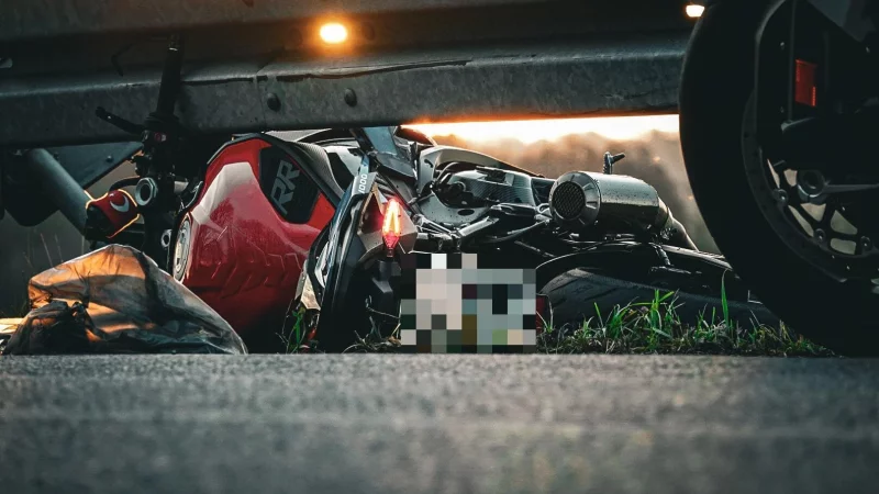 In Bielefeld-J&ouml;llenbeck ist am Nachmittag des 21. Dezembers ein 33-j&auml;hriger Motorradfahrer gestorben. - &copy; Paul Brinkmann