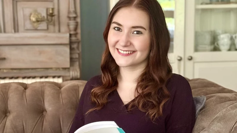 In ihrer Freizeit liest Emily Sachs gern oder trifft Freunde. Nun hat sie dafür wieder mehr Zeit. - © Bildrechte: Emily Sachs