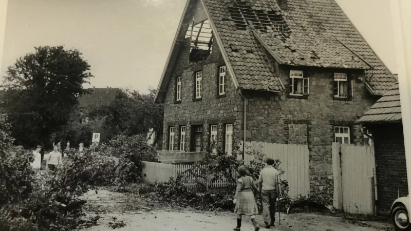 Beim Unwetter 1960 wurden im Umkreis von 500 Metern fast alle Dächer beschädigt. - © Stadtarchiv Lemgo